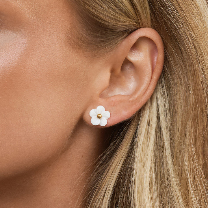 Ellen - Pendientes de Stud de Flor Blanca de Acero Inoxidable